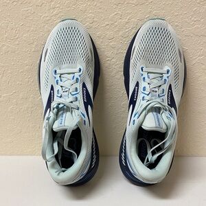 Brooks Adrenaline CTS 23 running Shoes in light teal size 10 women’s